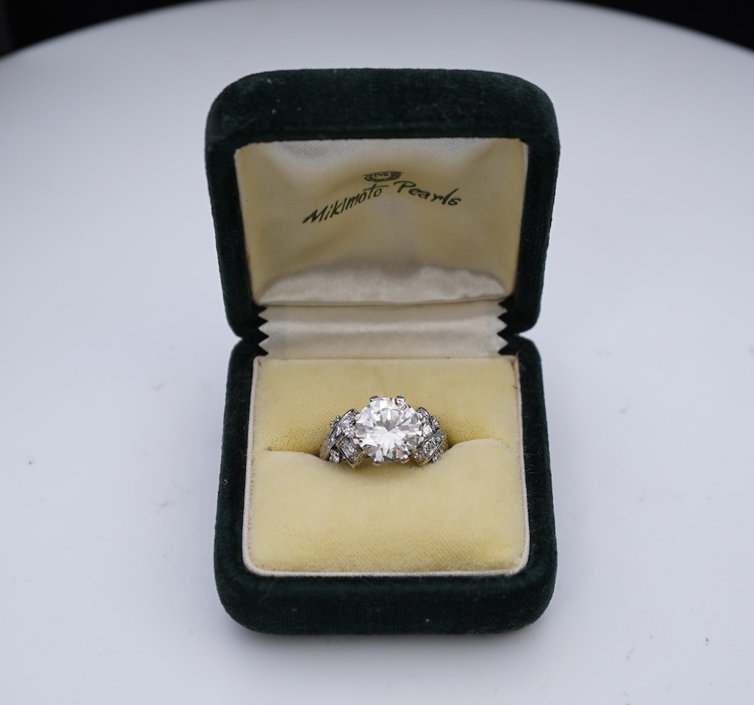 A diamond ring, mid 20th century